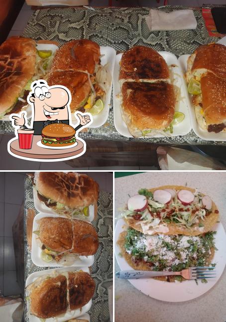 Las hamburguesas de Quesadillas Estilo Mexico gustan a distintos paladares