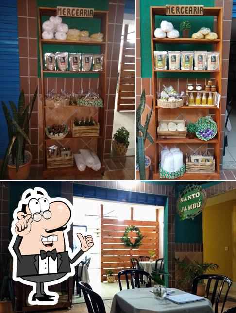 O interior do Santo Jambú Gastronomia
