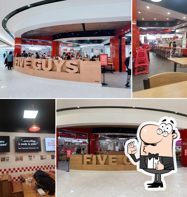 Five Guys, 1 American Dream Way, Parks Court Level 2 in East Rutherford
