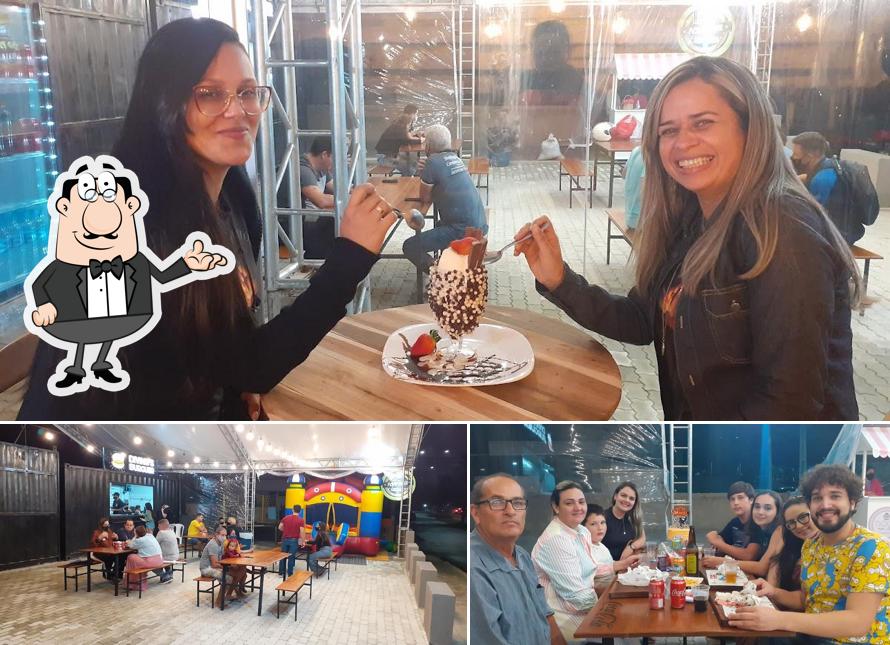 O interior do Food Park Caruaru