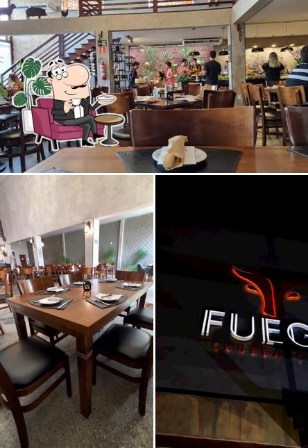 O interior do Fuego Churrascaria