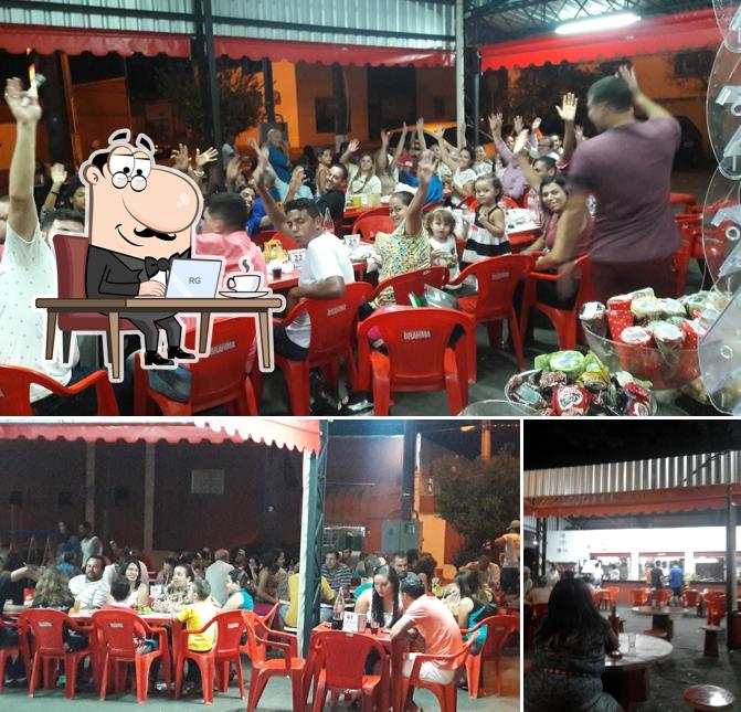 A foto do Branco Lanches’s interior e comida