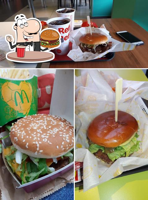 Consiga um hambúrguer no McDonald's Portão