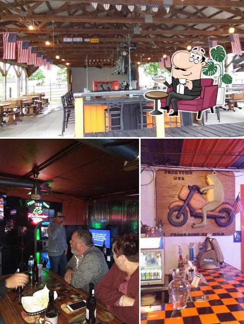 Las fotos de interior y barra de bar en Frog Town