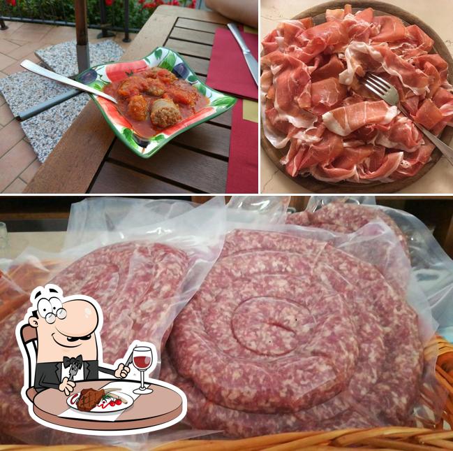 Ordina i un pasto a base di carne a Prosciutteria Bacio Del Cimone