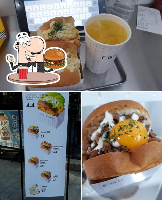 Order a burger at Egg Drop Seolleung Station