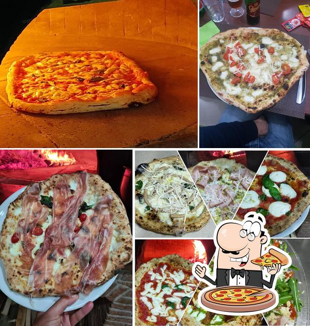 Scegli una pizza a Pizzeria Le Cinque Note