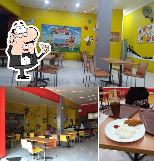 The interior of C'bezt Friedchicken Besuki