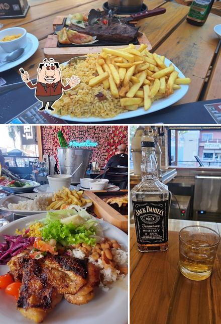 A comida e bebida do restaurante