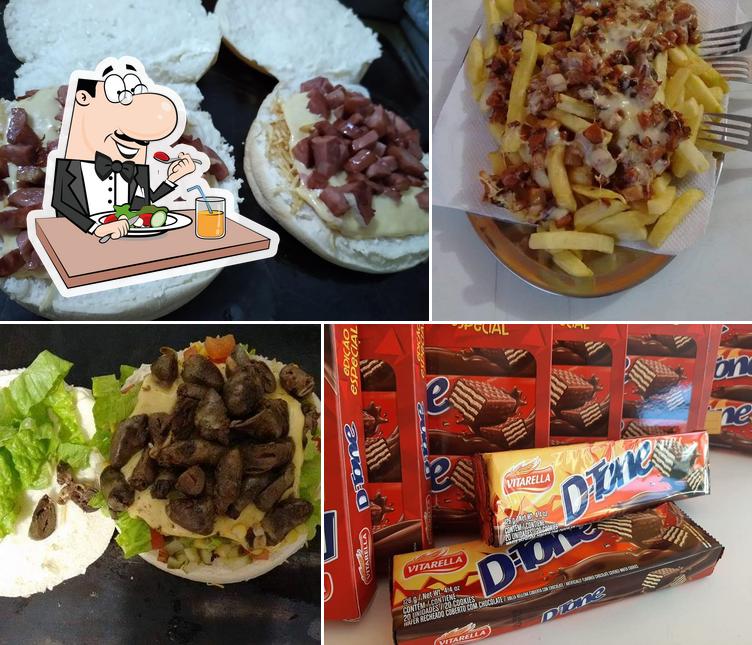 Comida em Parada Obrigatoria Dog's e Lanches