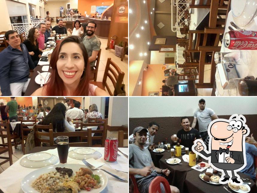O interior do Café Esfiha & Cia