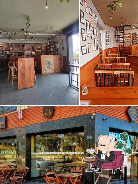 O interior do Slow Coffee