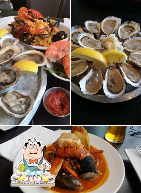 Попробуйте блюда с морепродуктами в "Diana's Oyster Bar and Grill"