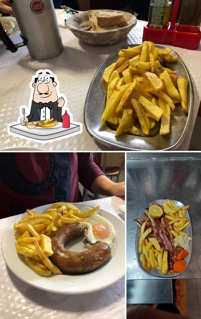 Taste French-fried potatoes at Restaurante A Colher