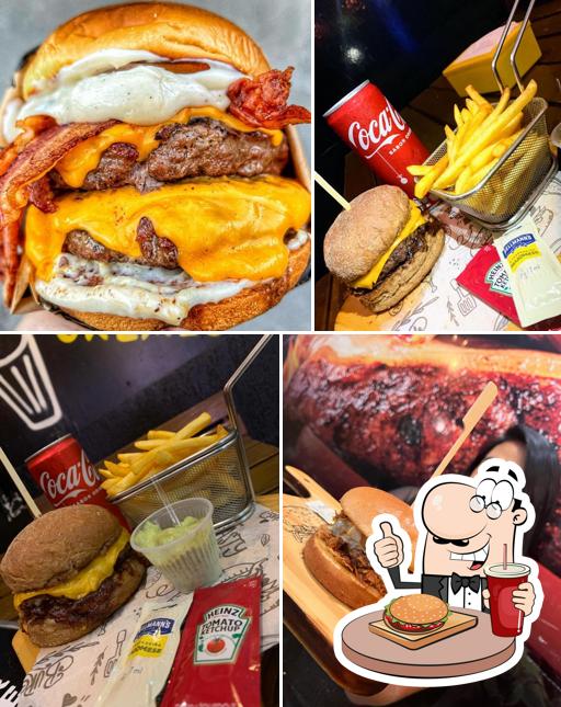Consiga um hambúrguer no Burger House Shell
