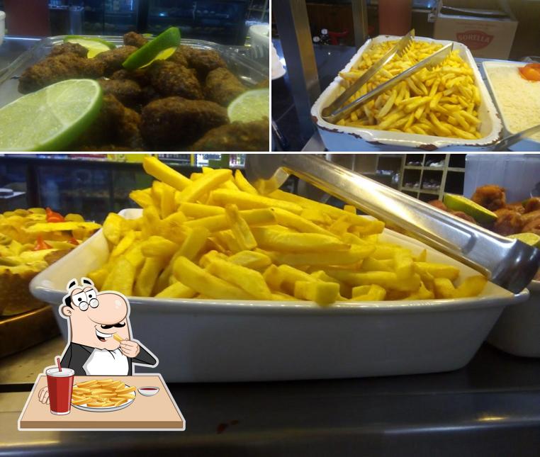 Peça batatas fritas no ESPAÇO FAMÍLIA Restaurante, Choperia e Lanchonete