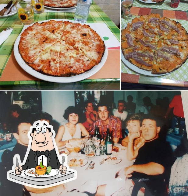 La immagine della cibo e interni di Pizzeria 2.2