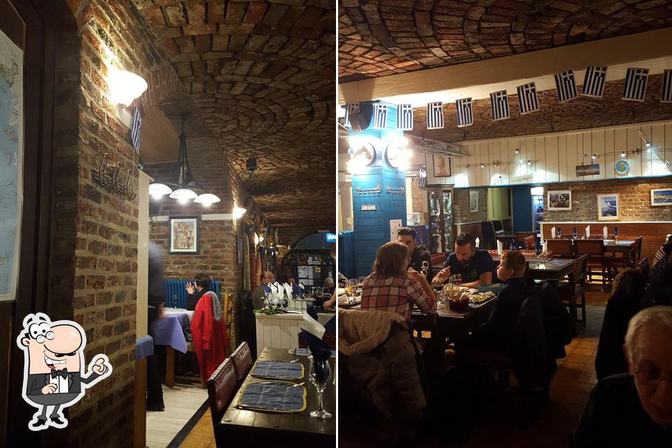 Check out how Le Bouzouki de chez Basil looks inside