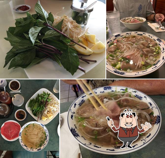 Meals at Phở Trí Vietnamese Restaurant