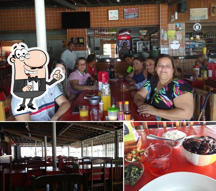 A interior e comida do restaurante