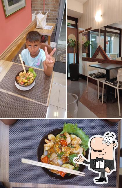 La immagine di interni e cibo da Asia Street Food Pula