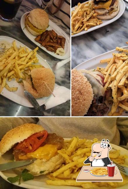 Order French fries at Hamburgueria do Bairro (Colinas do Cruzeiro)