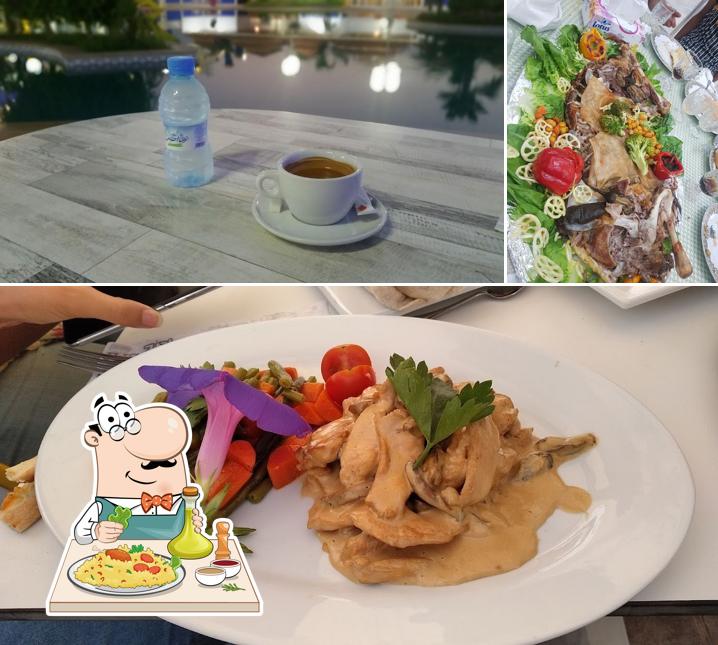 Food at Trocadero Resort Park : Café Restaurant & Piscine