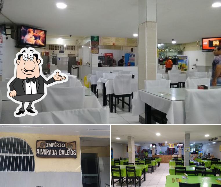 Veja imagens do interior do Alvorada Galetos