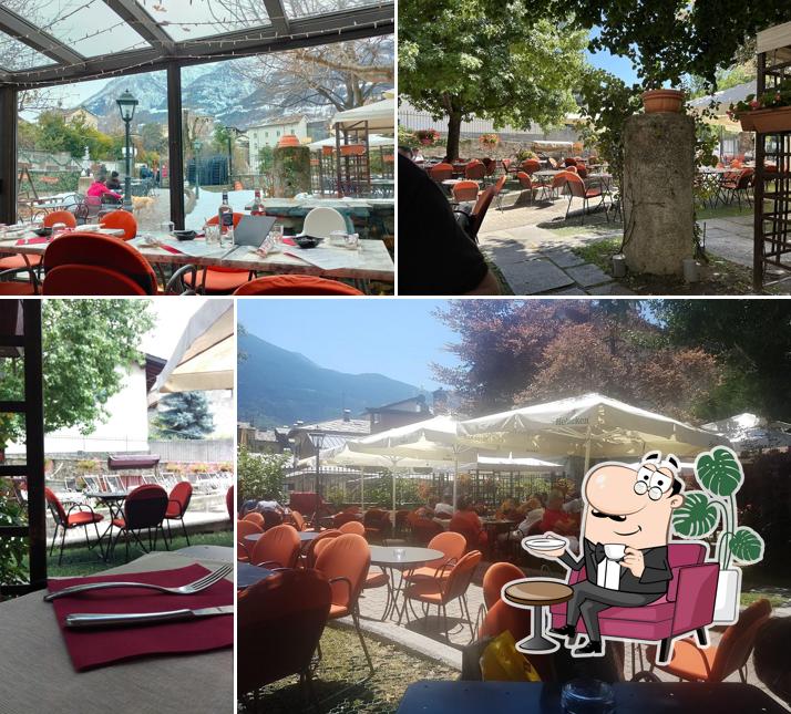 The interior of Ad Forum Ristorante e Bar in una cornice unica