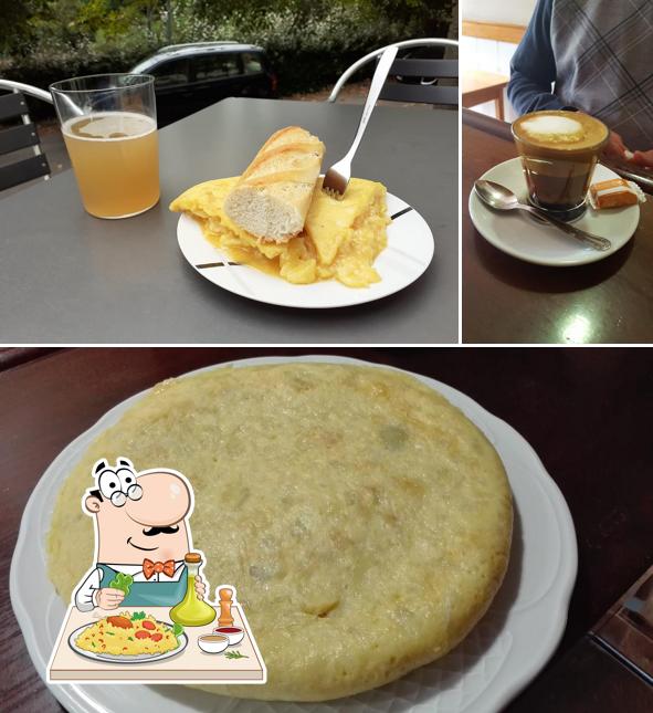 Estas son las fotografías que muestran comida y bebida en Clavos taberna - Patata tortillan berezitasuna