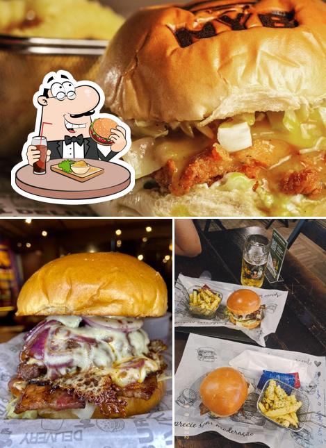 Deguste um dos hambúrgueres disponíveis no New Yorker Burgers