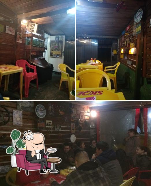 O interior do Churrasquinho do DUDU
