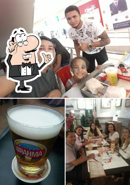 Esta é a imagem apresentando interior e cerveja a Quiosque Chopp Brahma