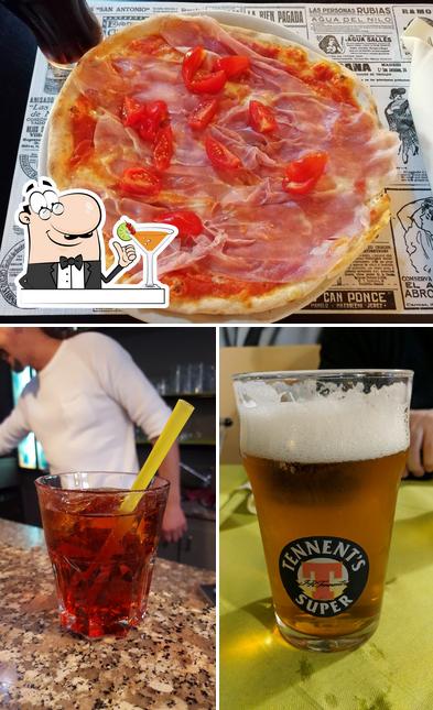 Tra le diverse cose da Blues Bar Pizzeria si possono trovare la bevanda e pizza