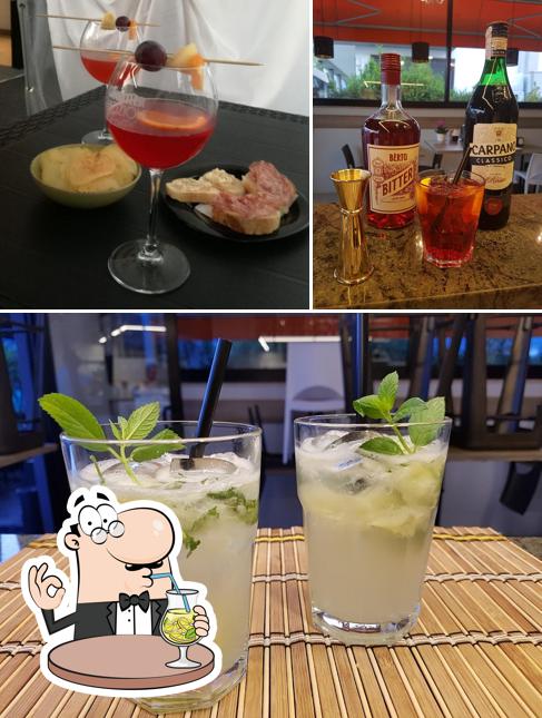 Prenditi un drink dal menu