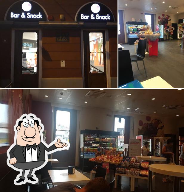 Tra le diverse cose da Mokà Cafè - Varese Stazione si possono trovare la interni e cibo