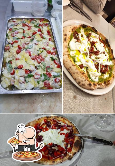 Pick pizza at Ristorante Il Patriarca