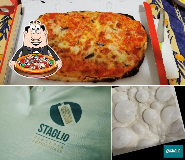 A Staglio Pinseria Artigianale, puoi prenderti una bella pizza