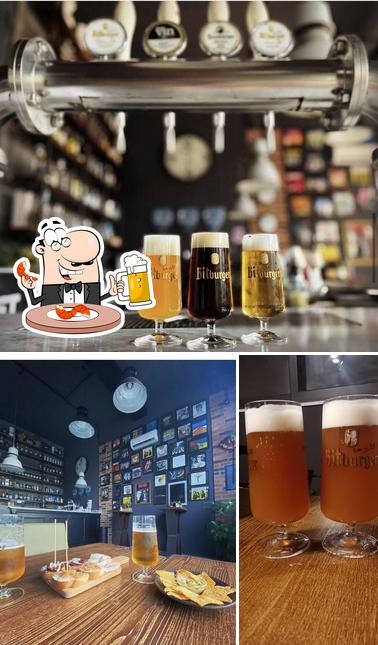 Puoi ordinare un rinfrescante bicchiere di birra chiara o scura