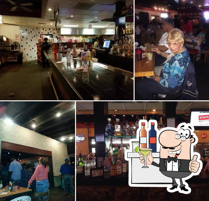 Jax Grill, 1613 Shepherd Dr in Houston Restaurant menu and reviews