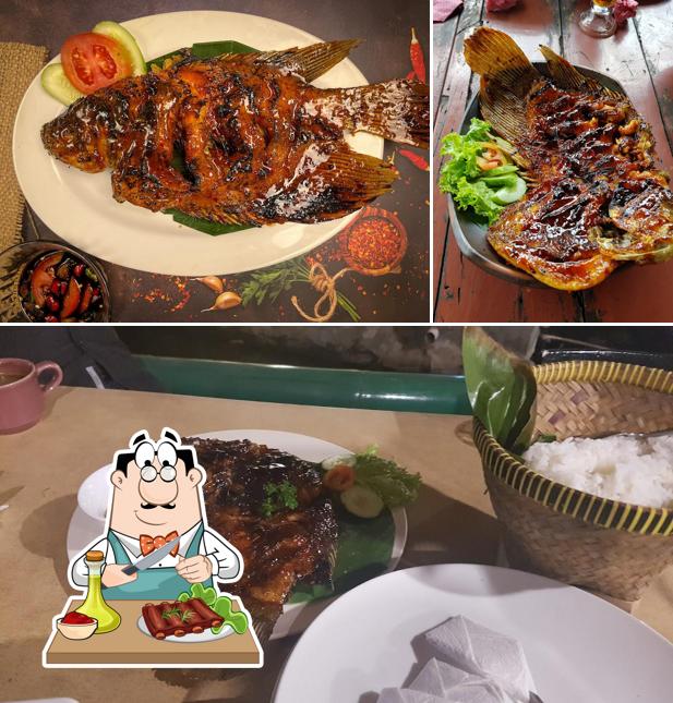 Order meat meals at Saung Kuring