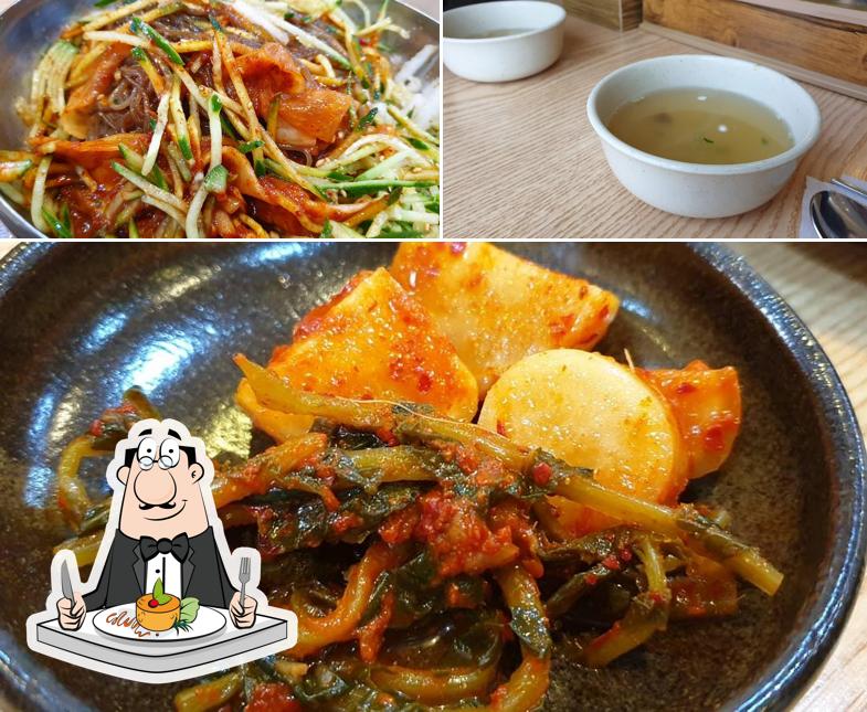 Food at 고자리냉면칼만두 본점