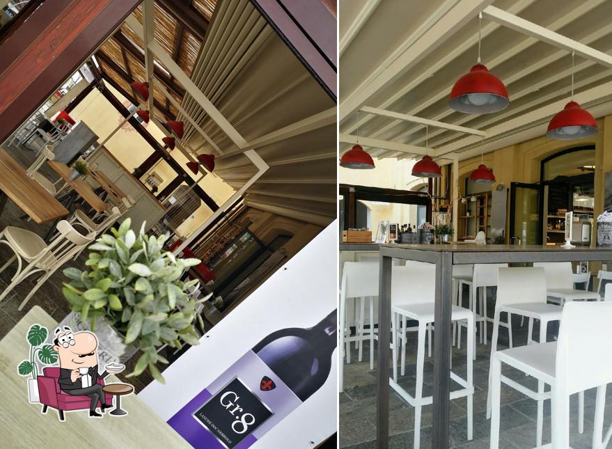 Siediti a un tavolo di La Scuderia - Caffè Bistrot