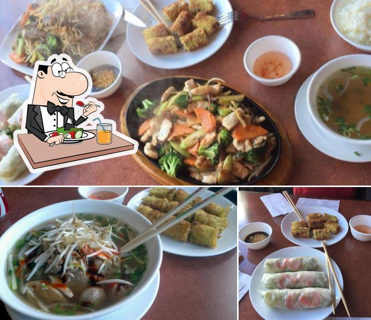 Pho Rang Dong se distingue par sa nourriture et table à manger