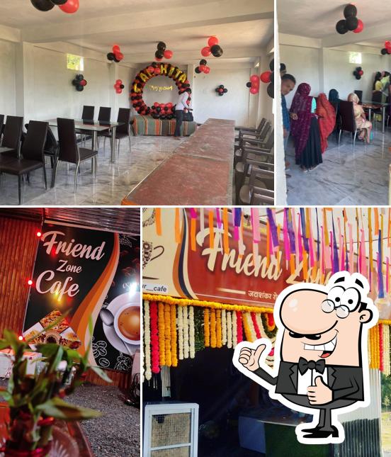 Friend zone cafe