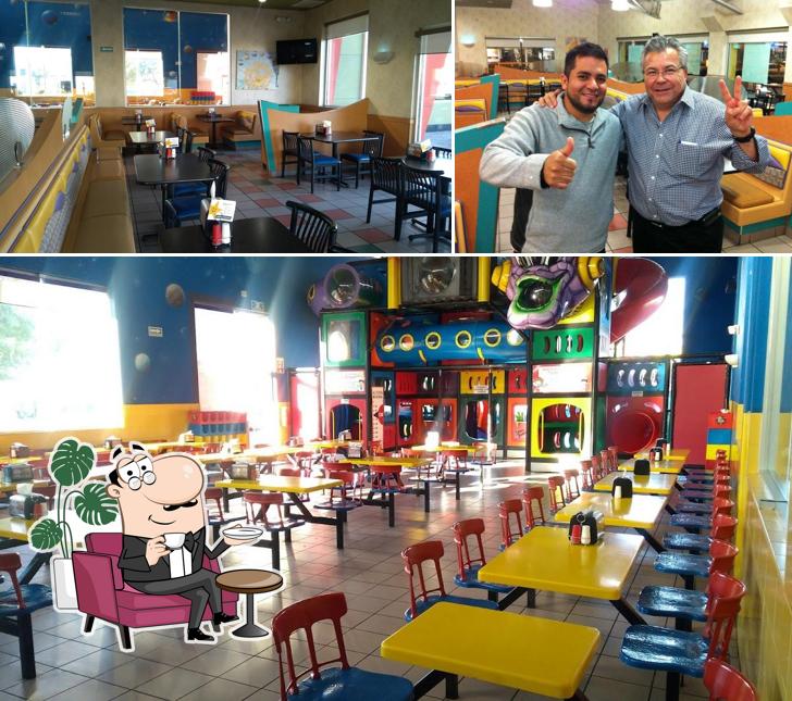 Restaurante Carl's Jr. Justo Sierra, Mexicali, Calz. Justo Sierra 499