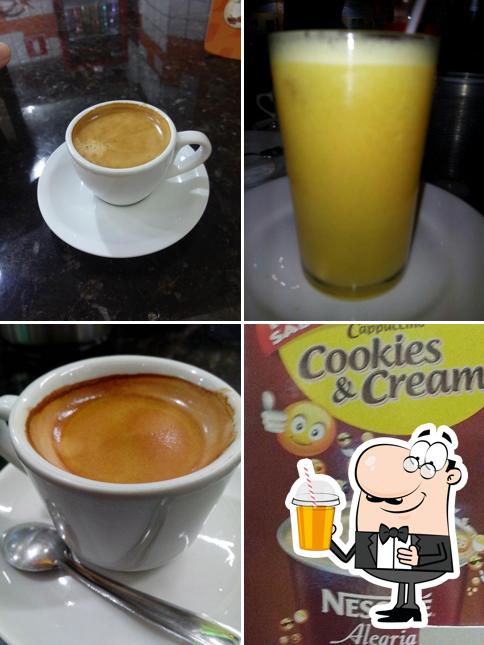 Desfrute de uma bebida no Praiamar Café