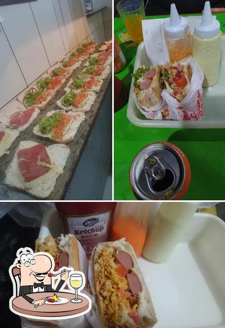 O Dot Lanches se destaca pelo comida e bebida