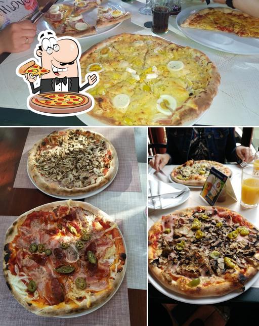 Order pizza at il Caminetto Pizzéria