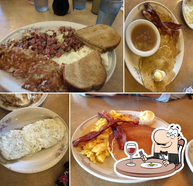 Family Pancake House Kitsap Way (West Bremerton), 3900 Kitsap Way in